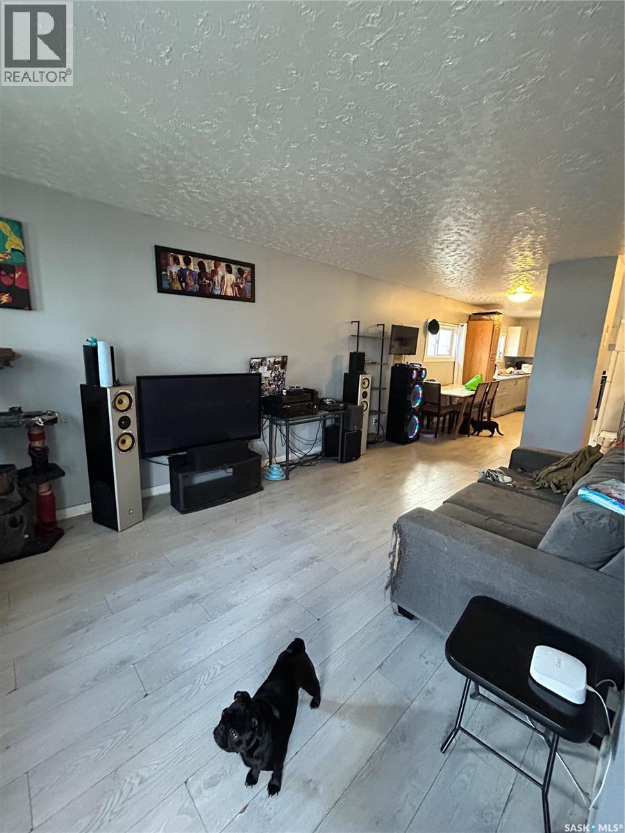 922 Garnet Street, Regina, SK - Indoor