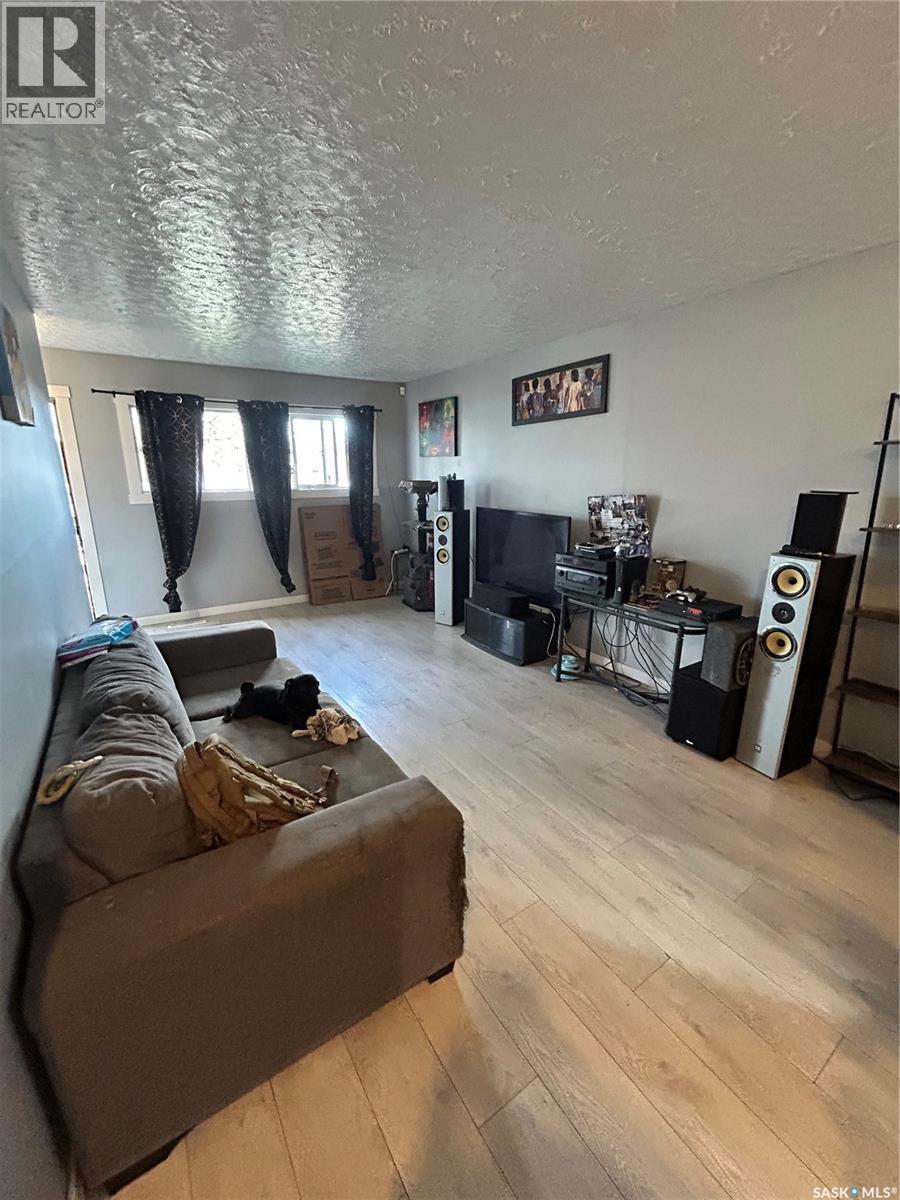 922 Garnet Street, Regina, SK - Indoor