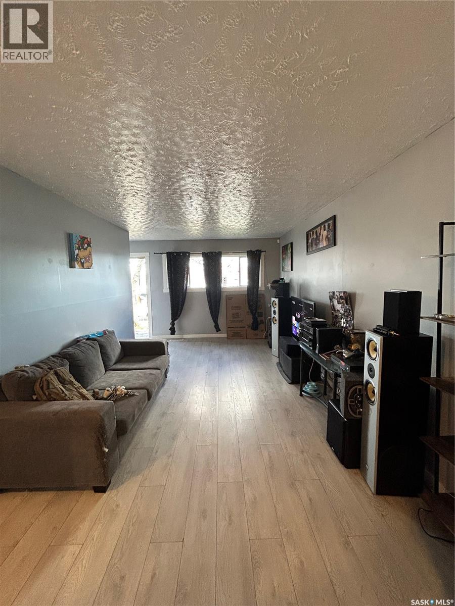922 Garnet Street, Regina, SK - Indoor