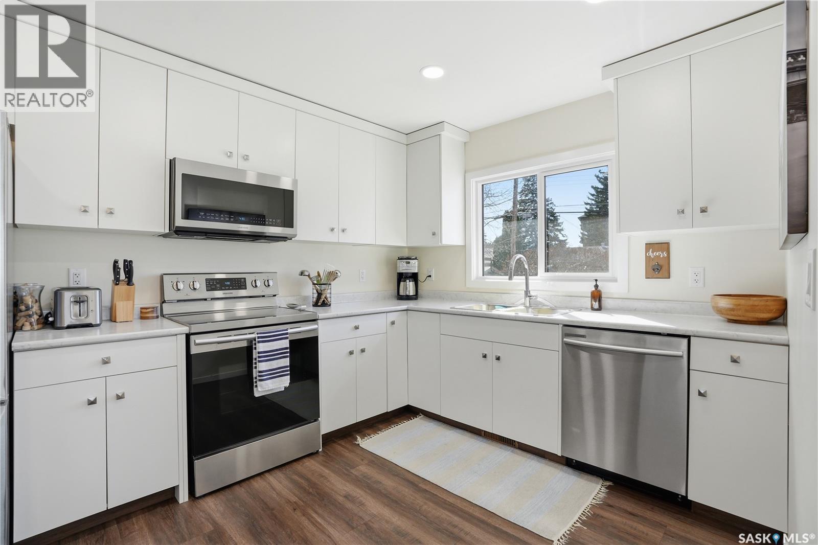 28 Oliver Crescent, Saskatoon, SK - Indoor Photo Showing Kitchen