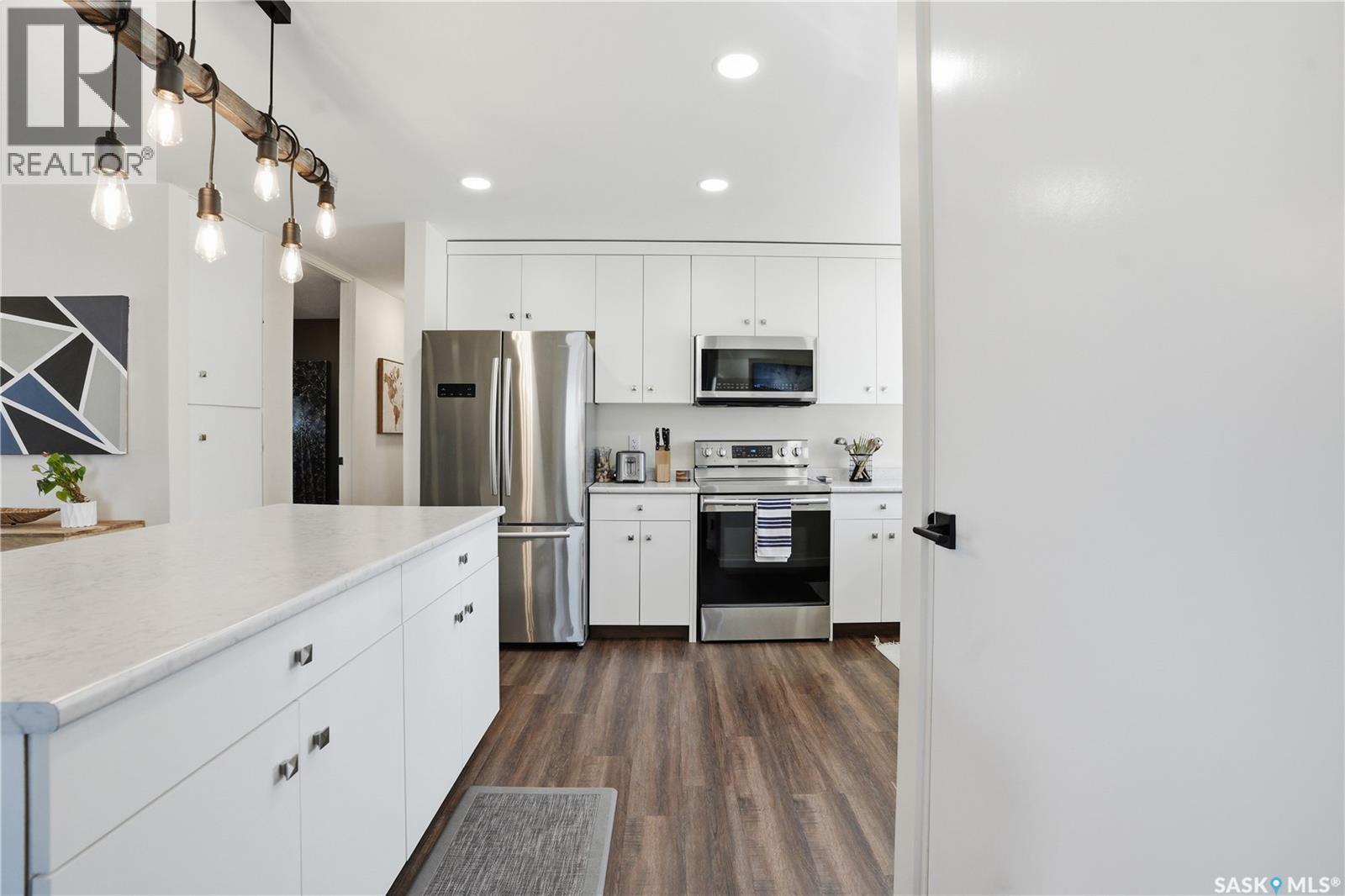 28 Oliver Crescent, Saskatoon, SK - Indoor Photo Showing Kitchen