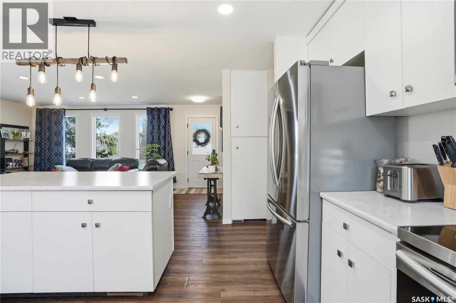 28 Oliver Crescent, Saskatoon, SK - Indoor Photo Showing Kitchen