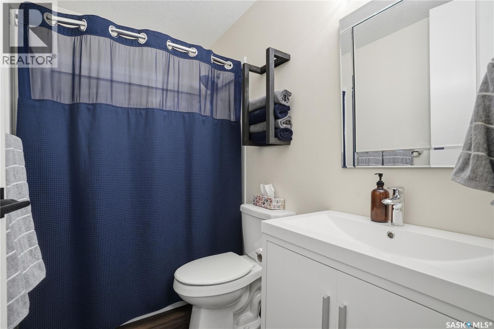 28 Oliver Crescent, Saskatoon, SK - Indoor Photo Showing Bathroom