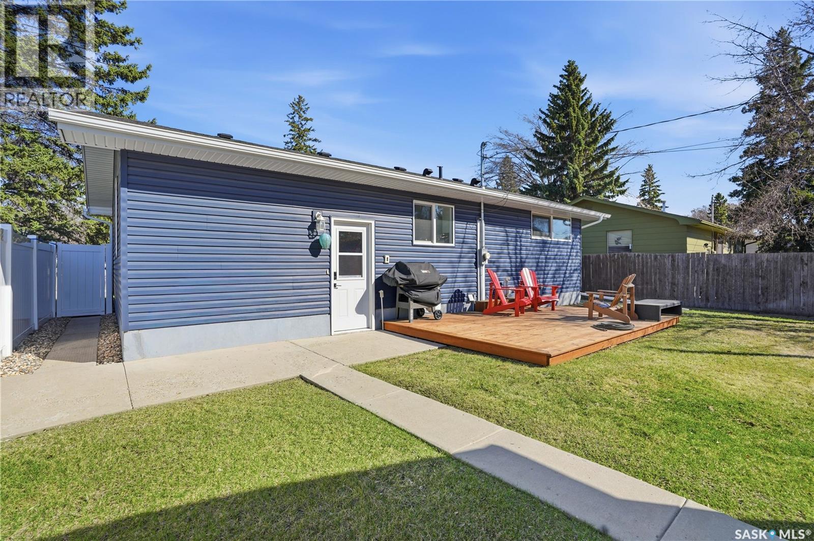28 Oliver Crescent, Saskatoon, SK - Outdoor With Deck Patio Veranda