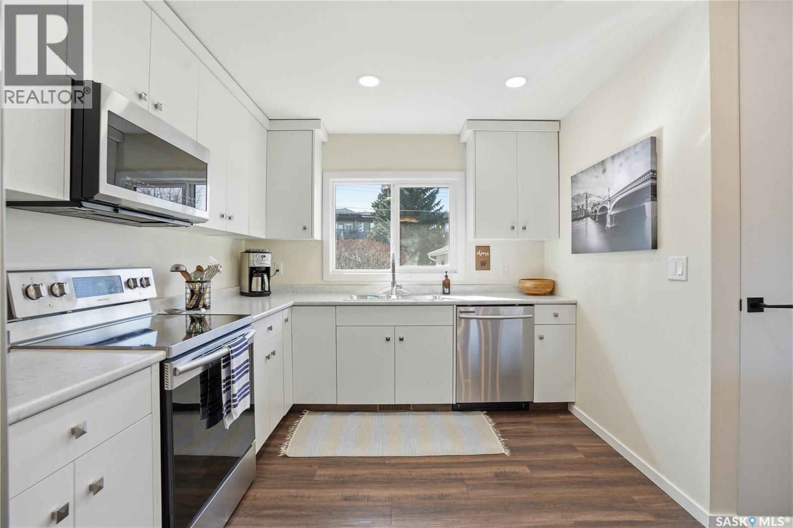 28 Oliver Crescent, Saskatoon, SK - Indoor Photo Showing Kitchen