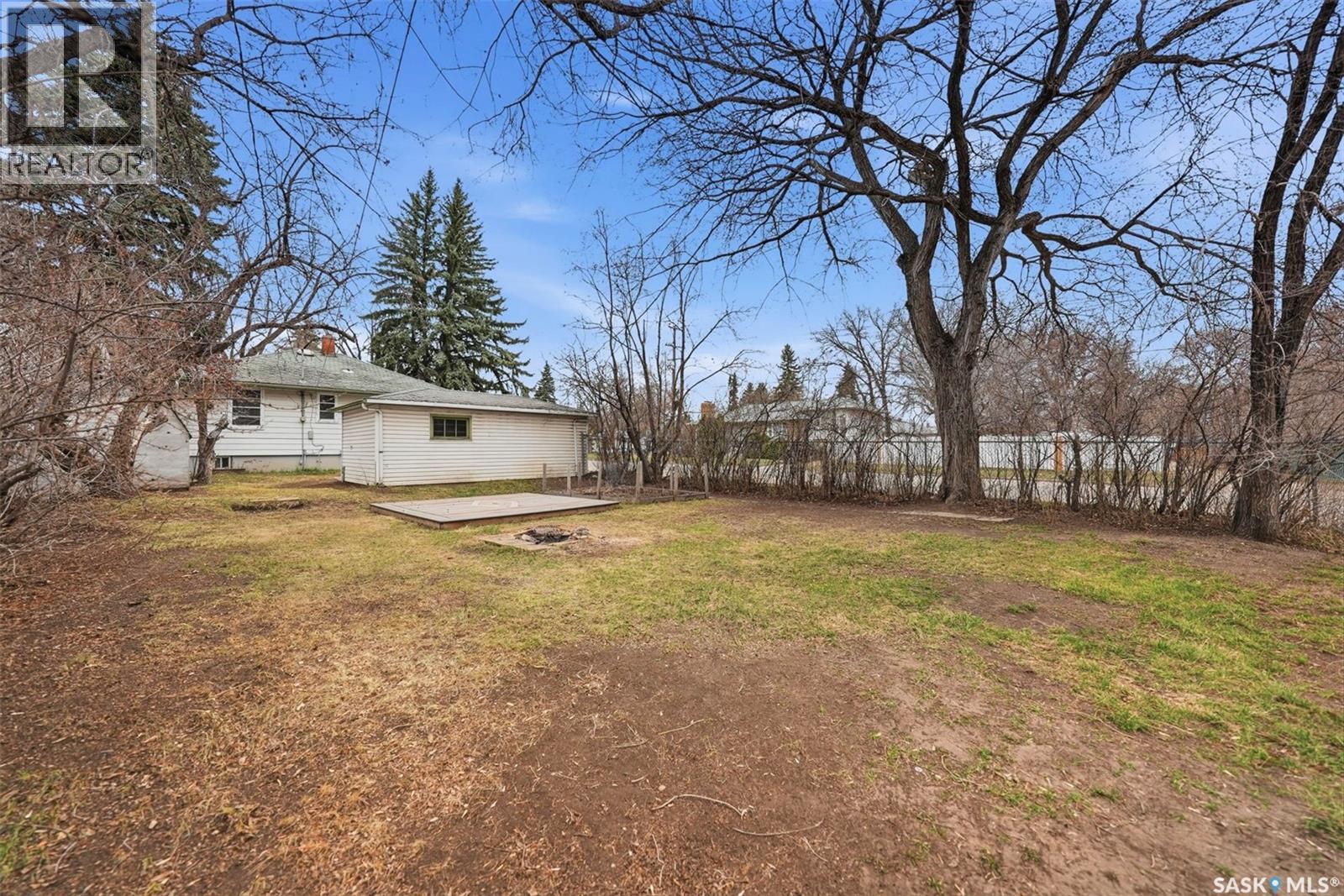 1240 Main Street E, Saskatoon, SK - Outdoor