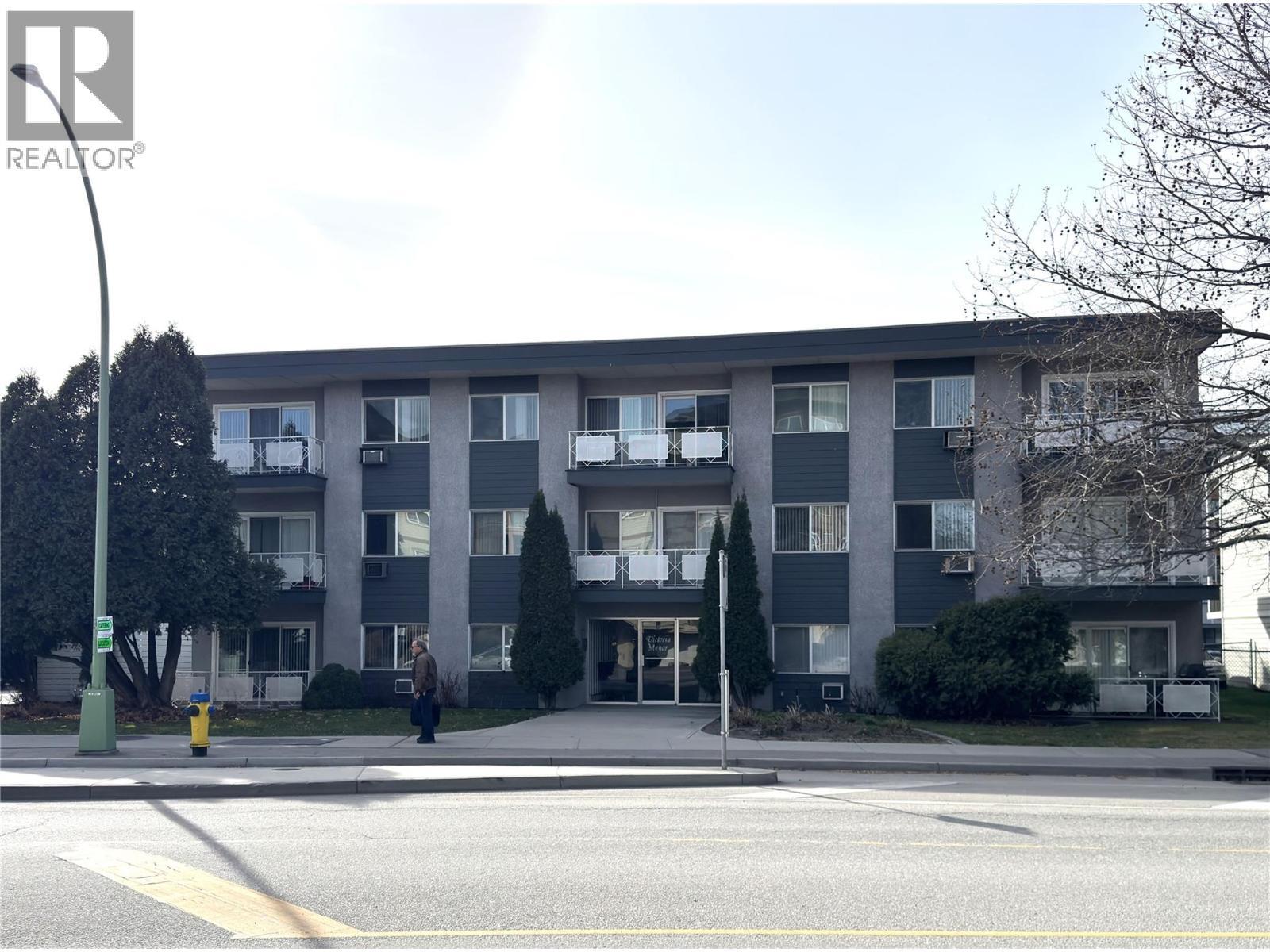 1880 Pandosy Street, Kelowna, BC - Outdoor With Facade