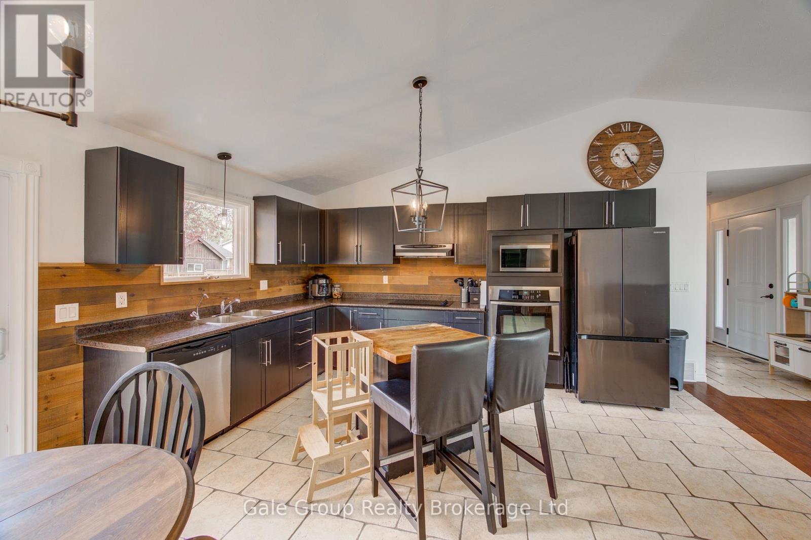 222 Caverly Road S, Aylmer, ON - Indoor