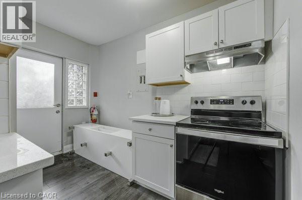 83 Gibson Avenue Unit# 1, Hamilton, ON - Indoor Photo Showing Kitchen
