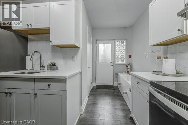 83 Gibson Avenue Unit# 1, Hamilton, ON - Indoor Photo Showing Kitchen
