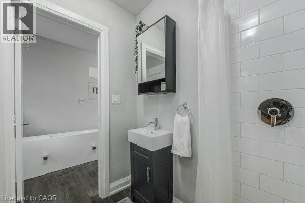 83 Gibson Avenue Unit# 1, Hamilton, ON - Indoor Photo Showing Bathroom
