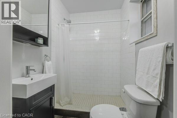 83 Gibson Avenue Unit# 1, Hamilton, ON - Indoor Photo Showing Bathroom