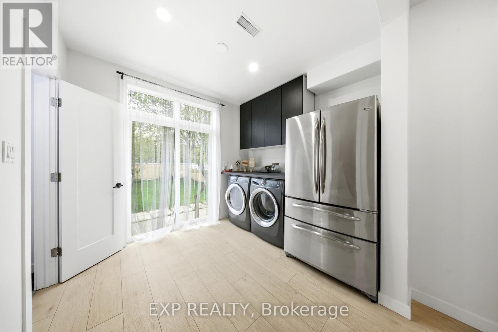 200 Madison Avenue S, Kitchener, ON - Indoor Photo Showing Laundry Room