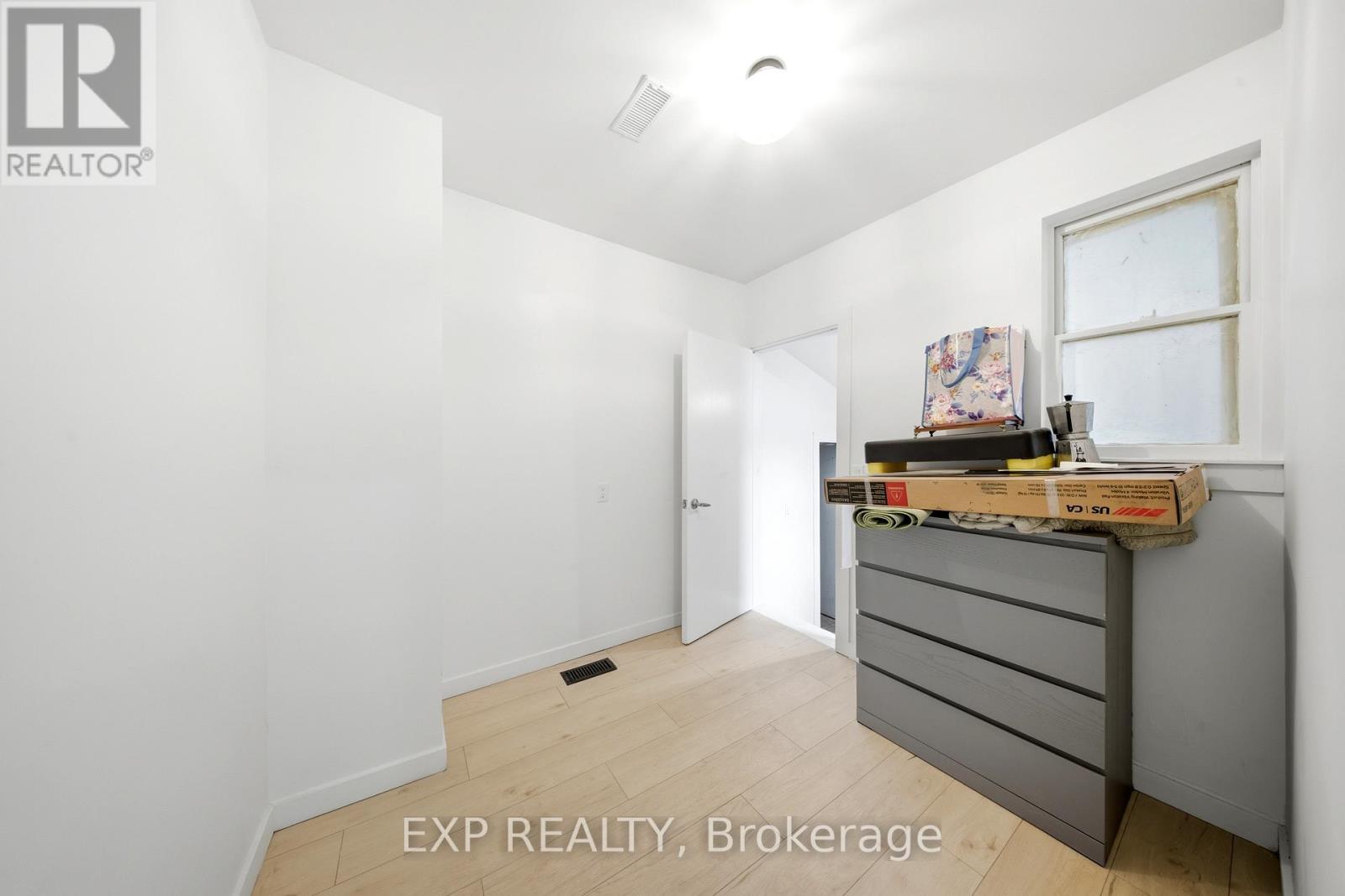 200 Madison Avenue S, Kitchener, ON - Indoor Photo Showing Other Room