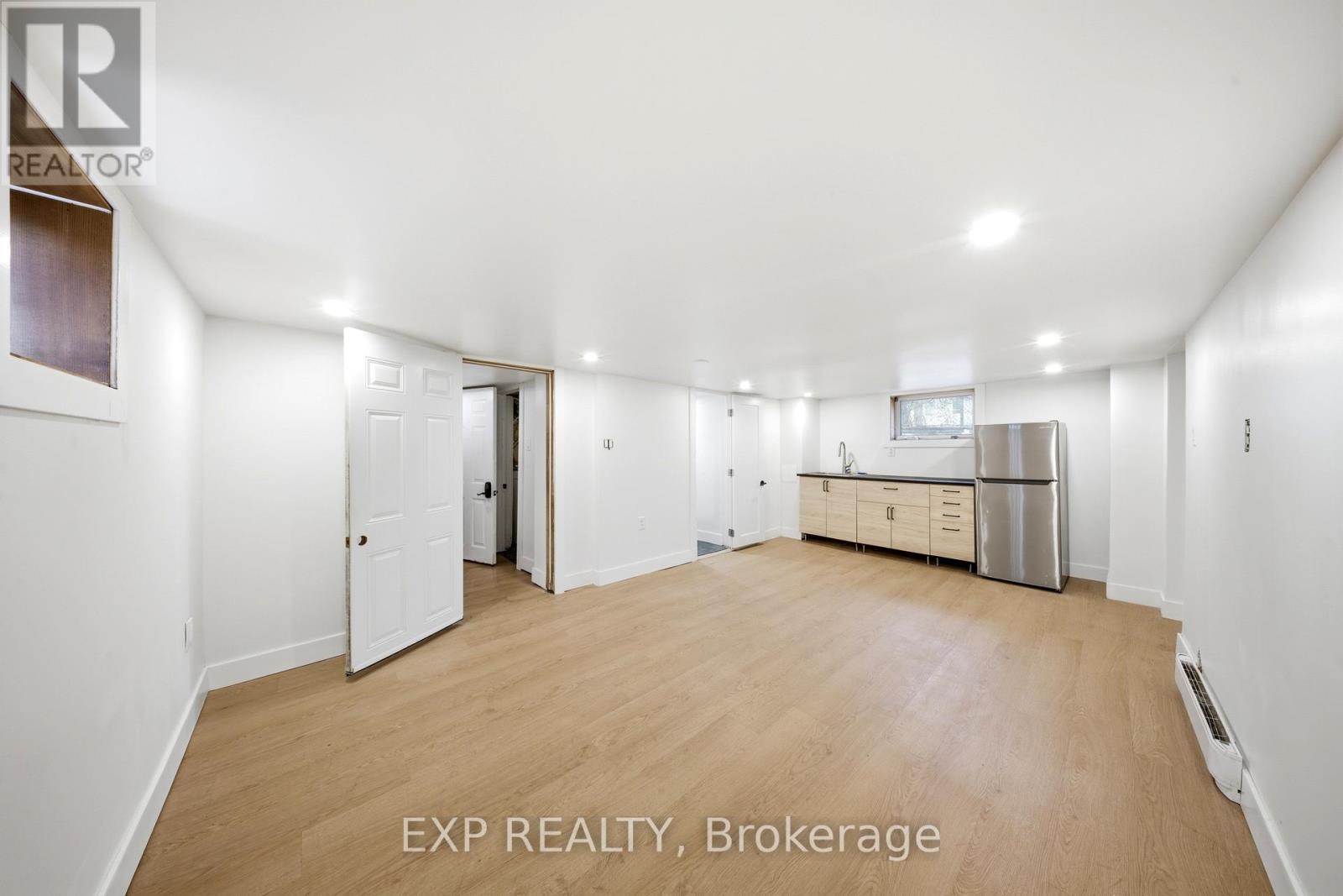 200 Madison Avenue S, Kitchener, ON - Indoor Photo Showing Other Room