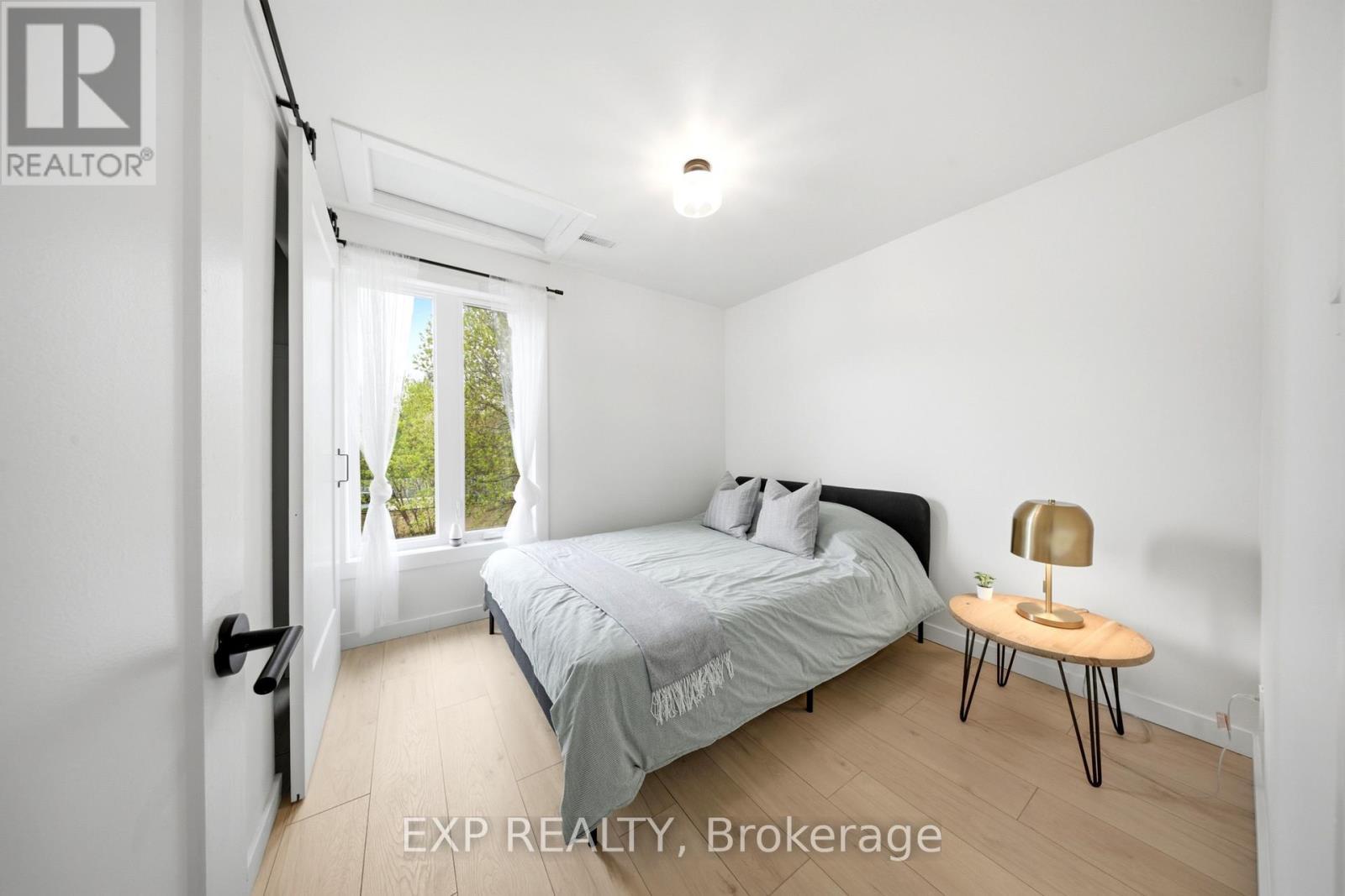 200 Madison Avenue S, Kitchener, ON - Indoor Photo Showing Bedroom