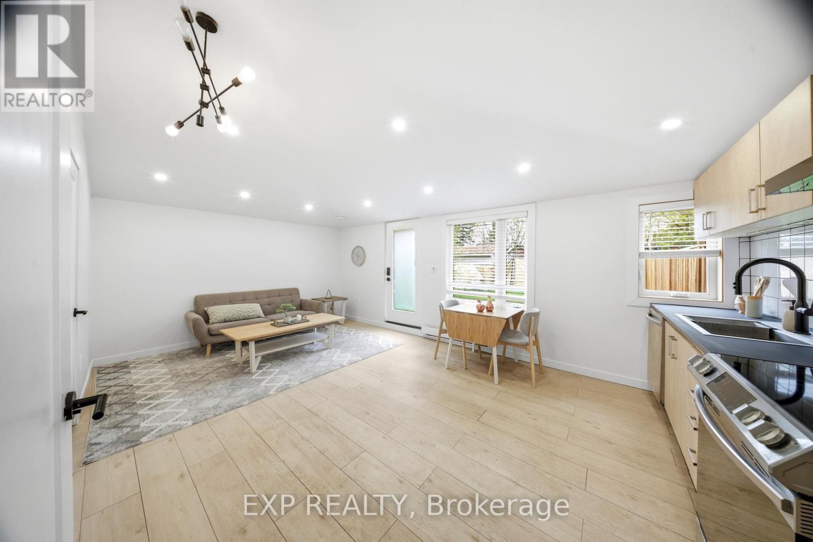 200 Madison Avenue S, Kitchener, ON - Indoor
