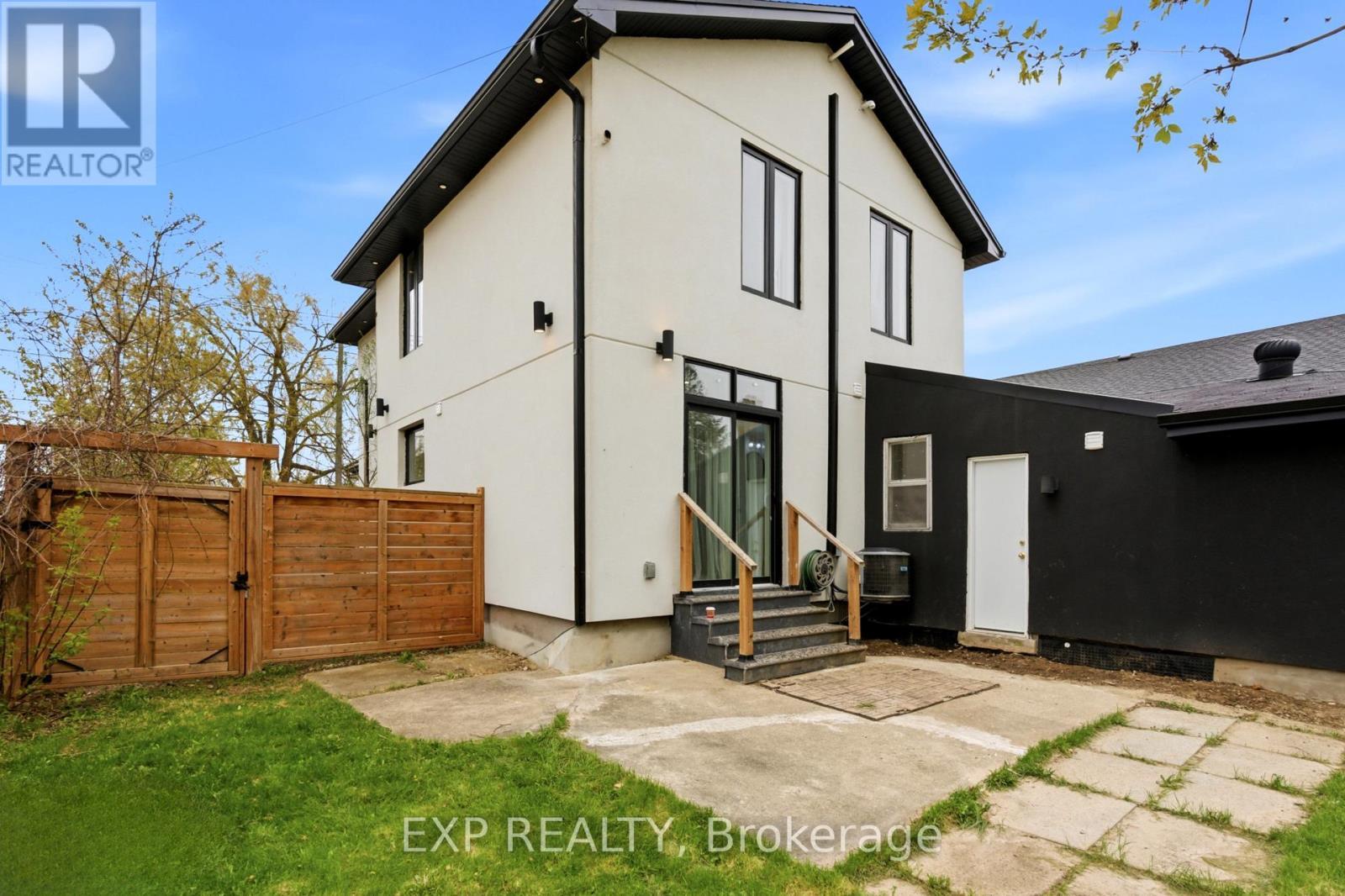 200 Madison Avenue S, Kitchener, ON - Outdoor