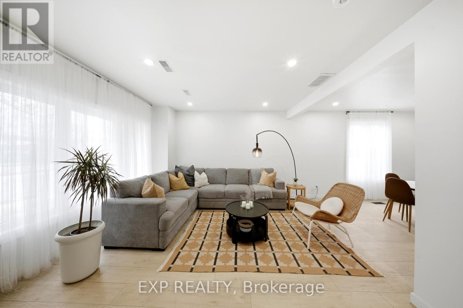 200 Madison Avenue S, Kitchener, ON - Indoor Photo Showing Other Room