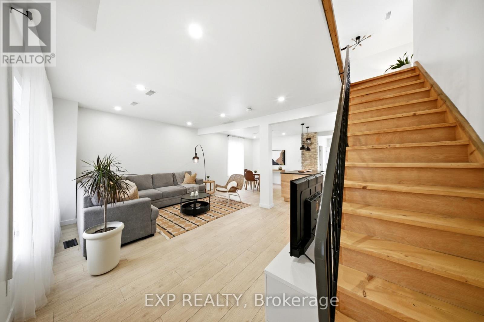 200 Madison Avenue S, Kitchener, ON - Indoor Photo Showing Other Room