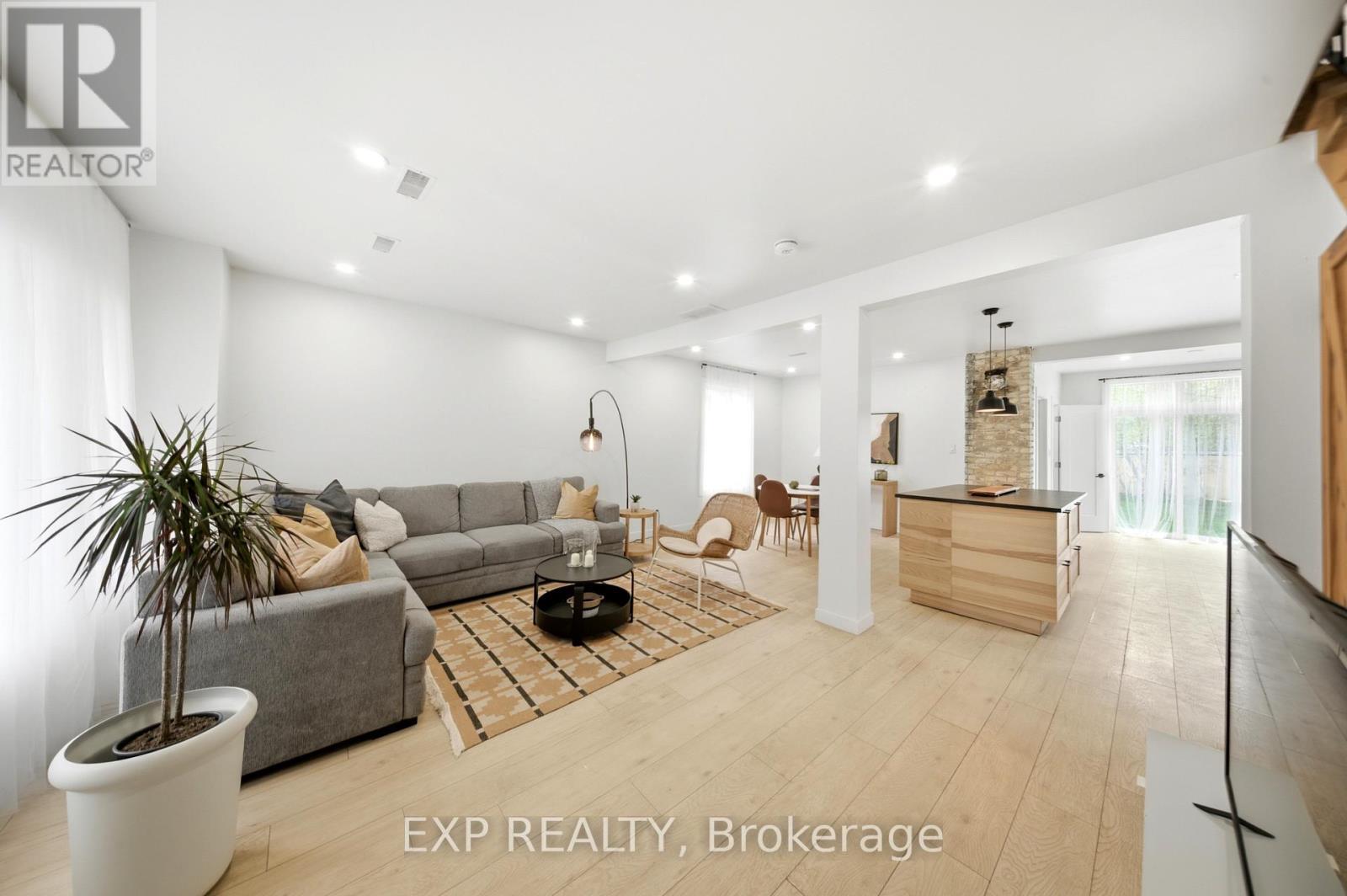 200 Madison Avenue S, Kitchener, ON - Indoor