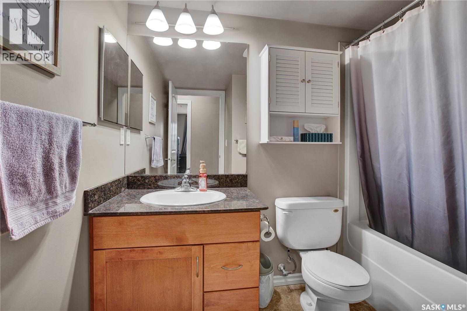 B207 103 Wellman Crescent, Saskatoon, SK - Indoor Photo Showing Bathroom