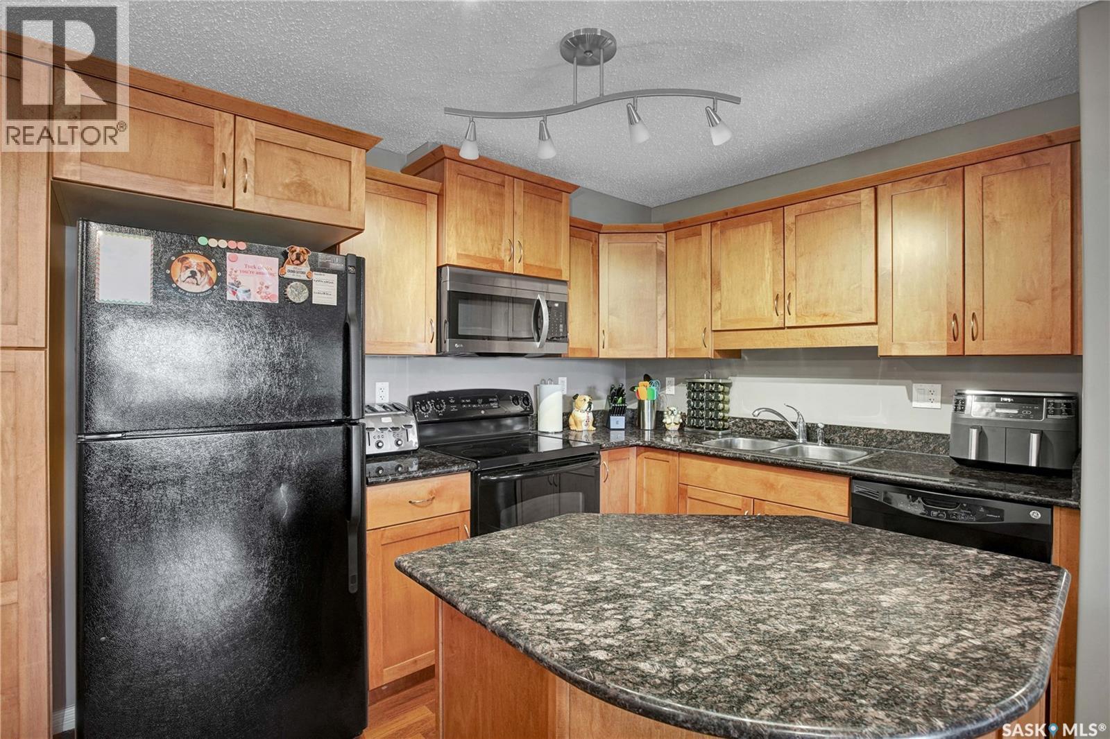 B207 103 Wellman Crescent, Saskatoon, SK - Indoor Photo Showing Kitchen With Double Sink