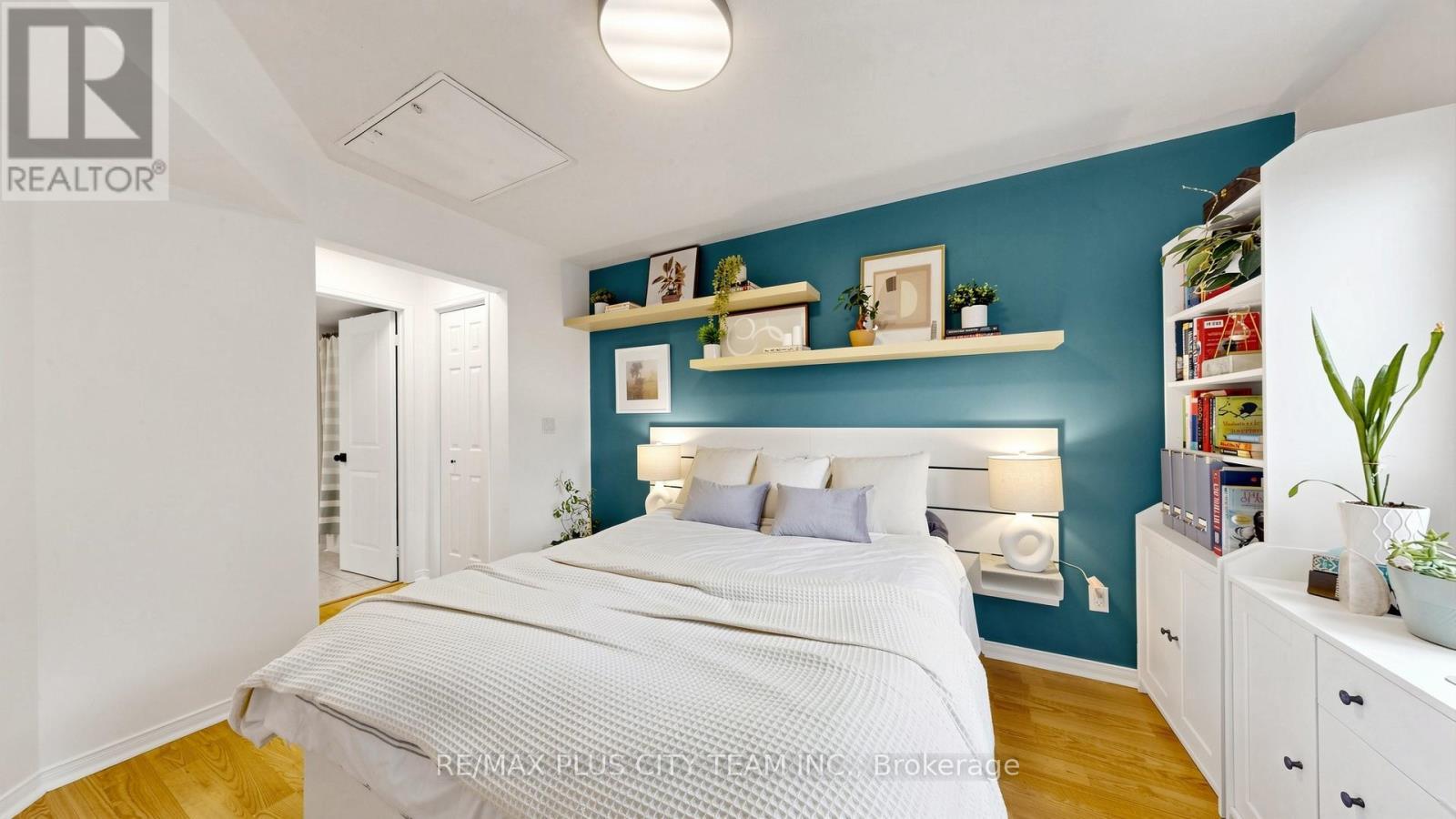 111 - 55 Bristol Road E, Mississauga, ON - Indoor Photo Showing Bedroom