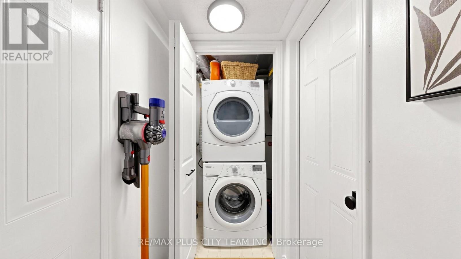 111 - 55 Bristol Road E, Mississauga, ON - Indoor Photo Showing Laundry Room