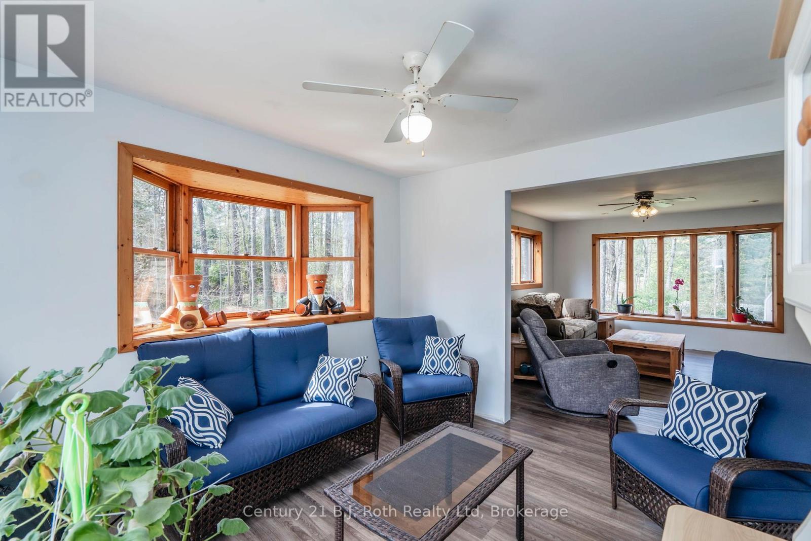 3 Celestine Court, Tiny, ON - Indoor Photo Showing Living Room