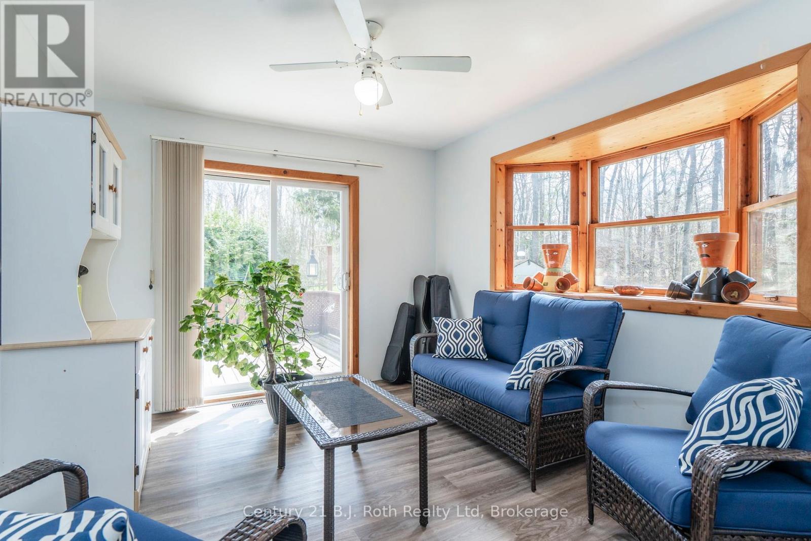 3 Celestine Court, Tiny, ON - Indoor Photo Showing Living Room