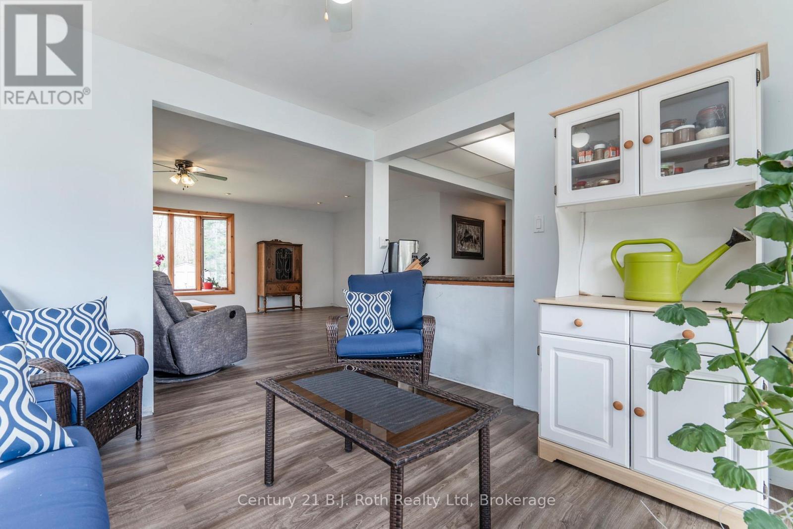 3 Celestine Court, Tiny, ON - Indoor Photo Showing Living Room