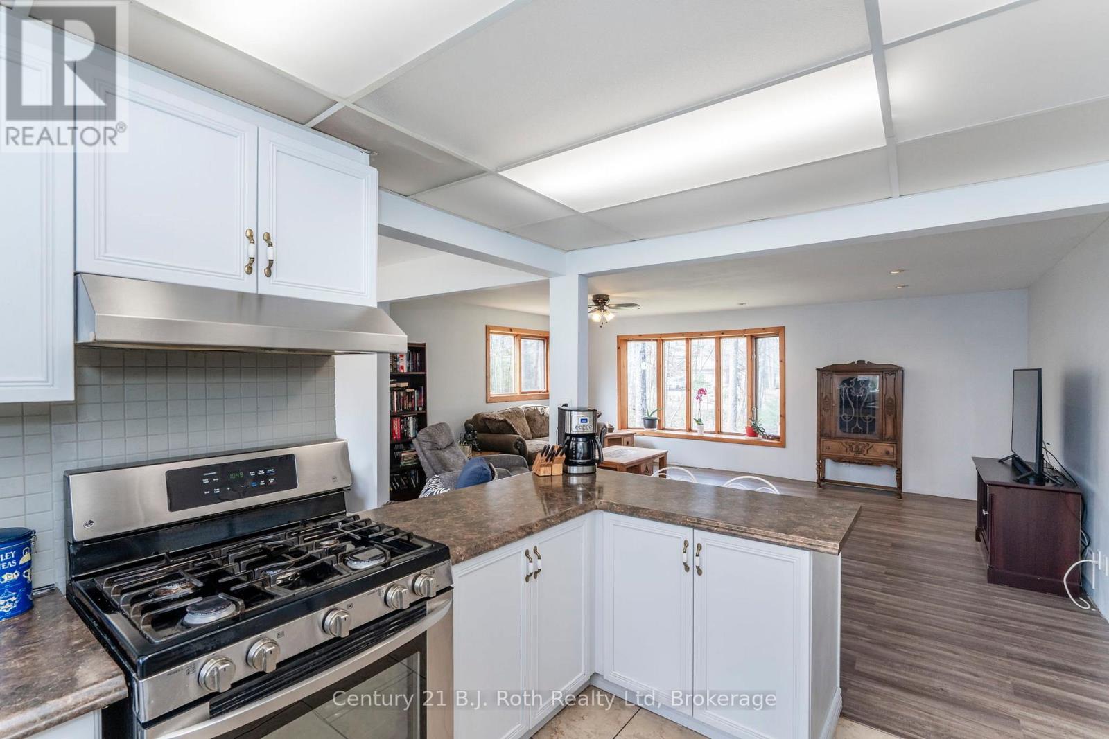 3 Celestine Court, Tiny, ON - Indoor Photo Showing Kitchen