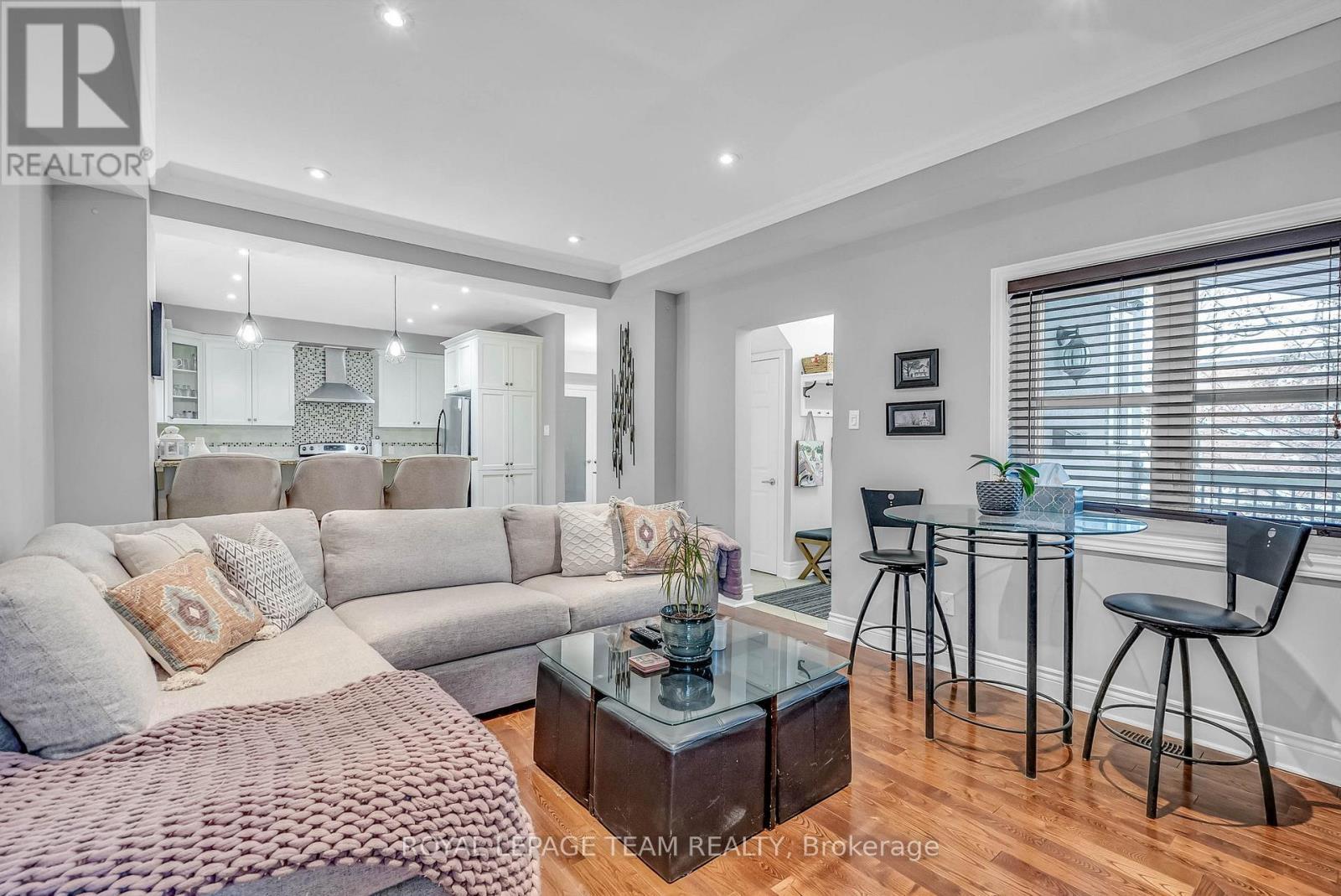 1 Old Sunset Boulevard, Ottawa, ON - Indoor Photo Showing Living Room