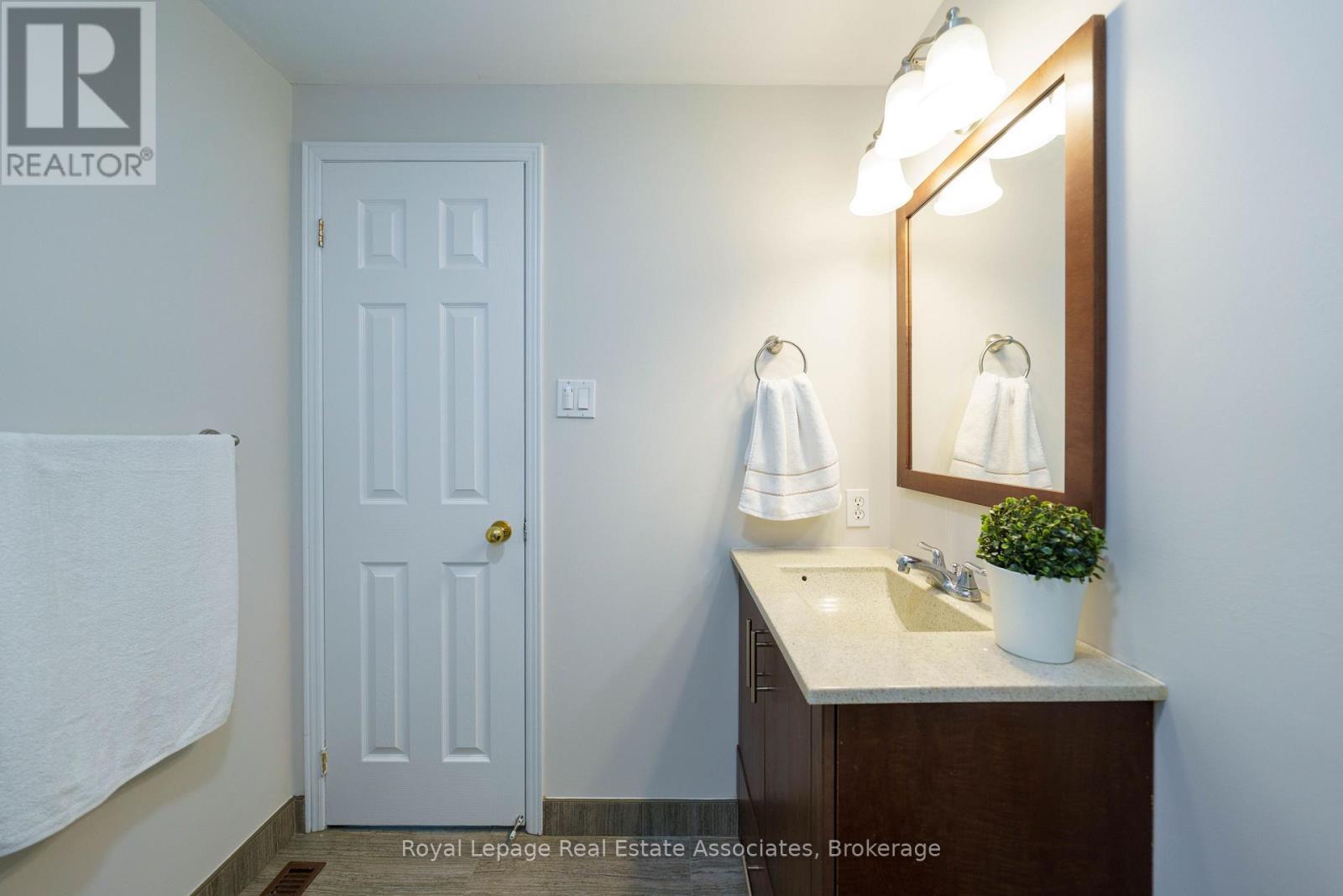 6763 Dolmage Court, Mississauga, ON - Indoor Photo Showing Bathroom