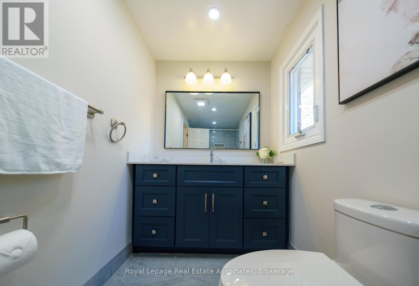 6763 Dolmage Court, Mississauga, ON - Indoor Photo Showing Bathroom