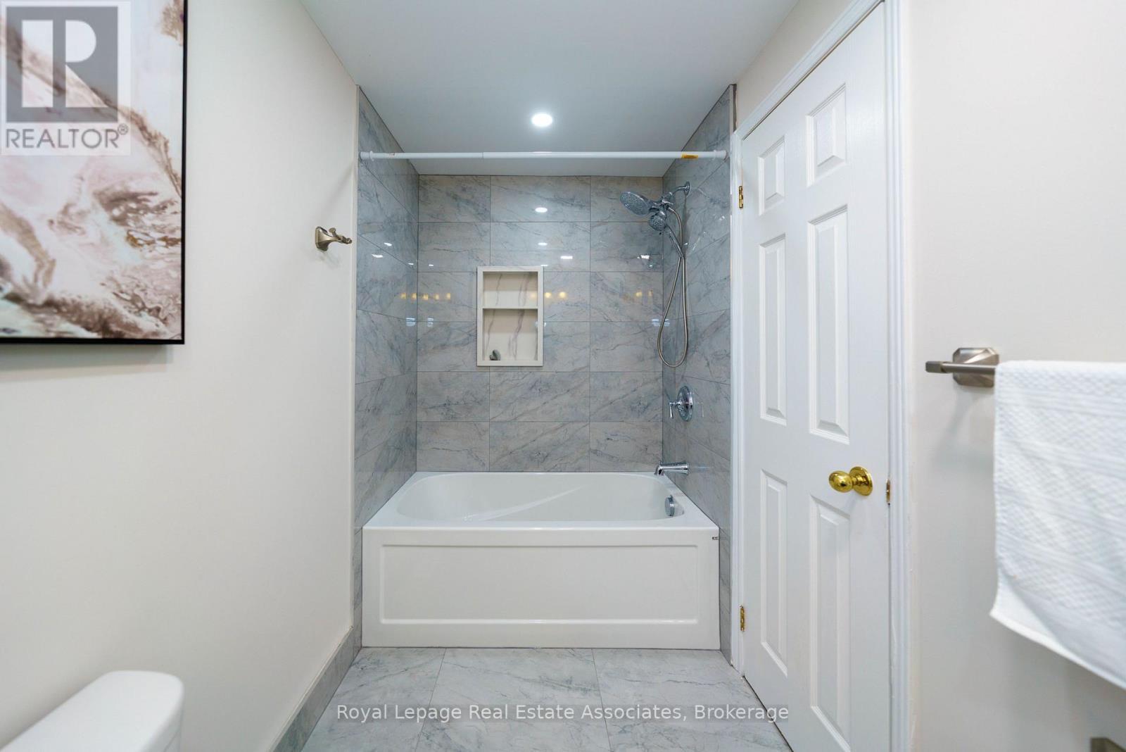 6763 Dolmage Court, Mississauga, ON - Indoor Photo Showing Bathroom