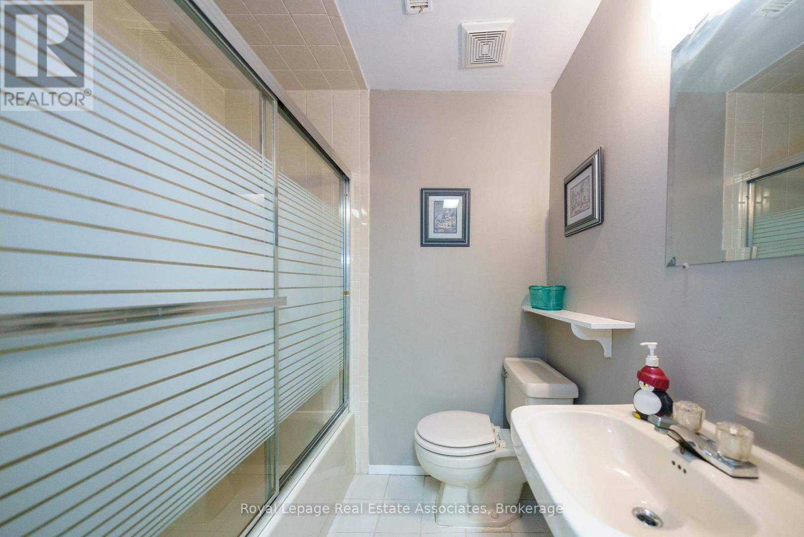 6763 Dolmage Court, Mississauga, ON - Indoor Photo Showing Bathroom