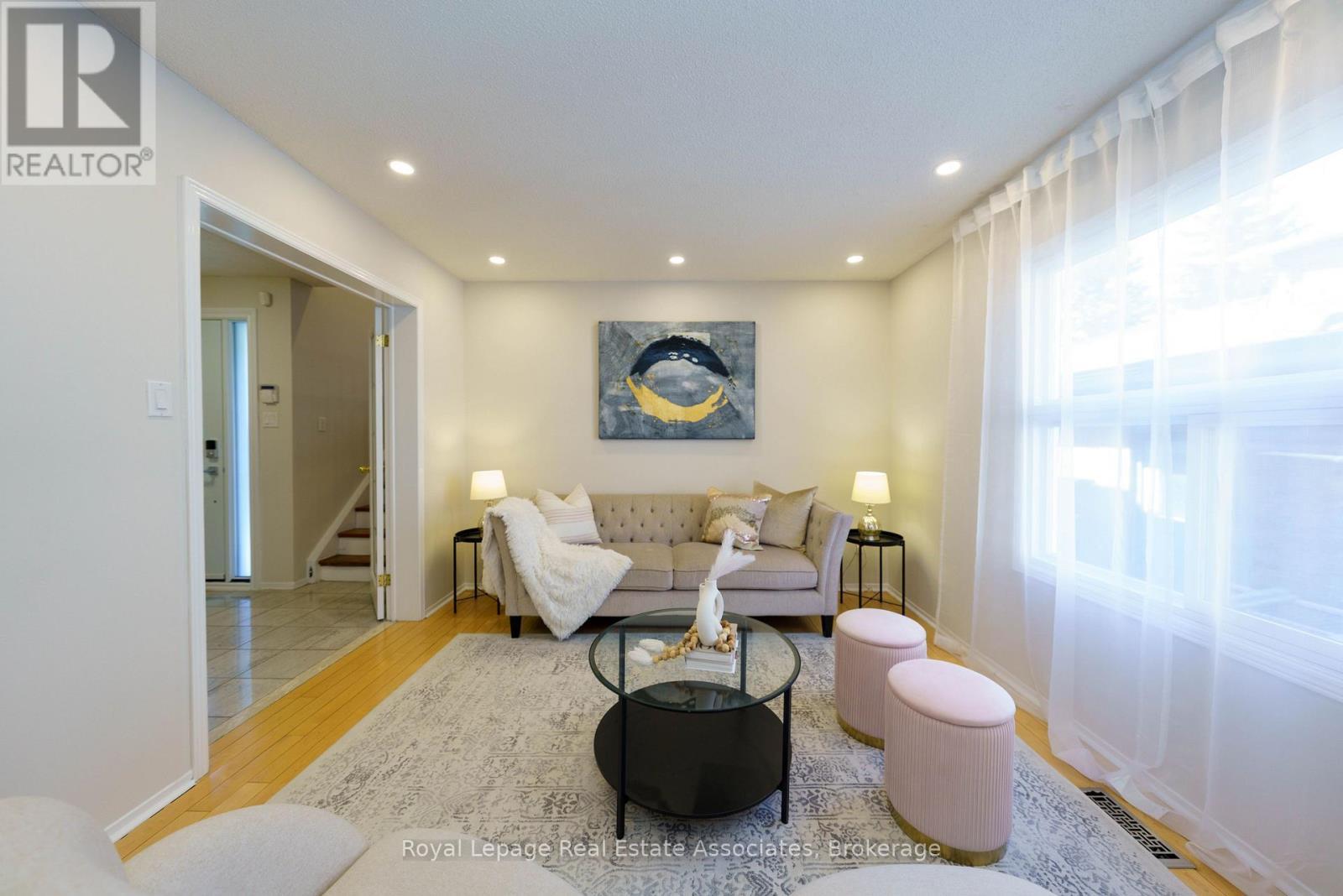6763 Dolmage Court, Mississauga, ON - Indoor Photo Showing Living Room