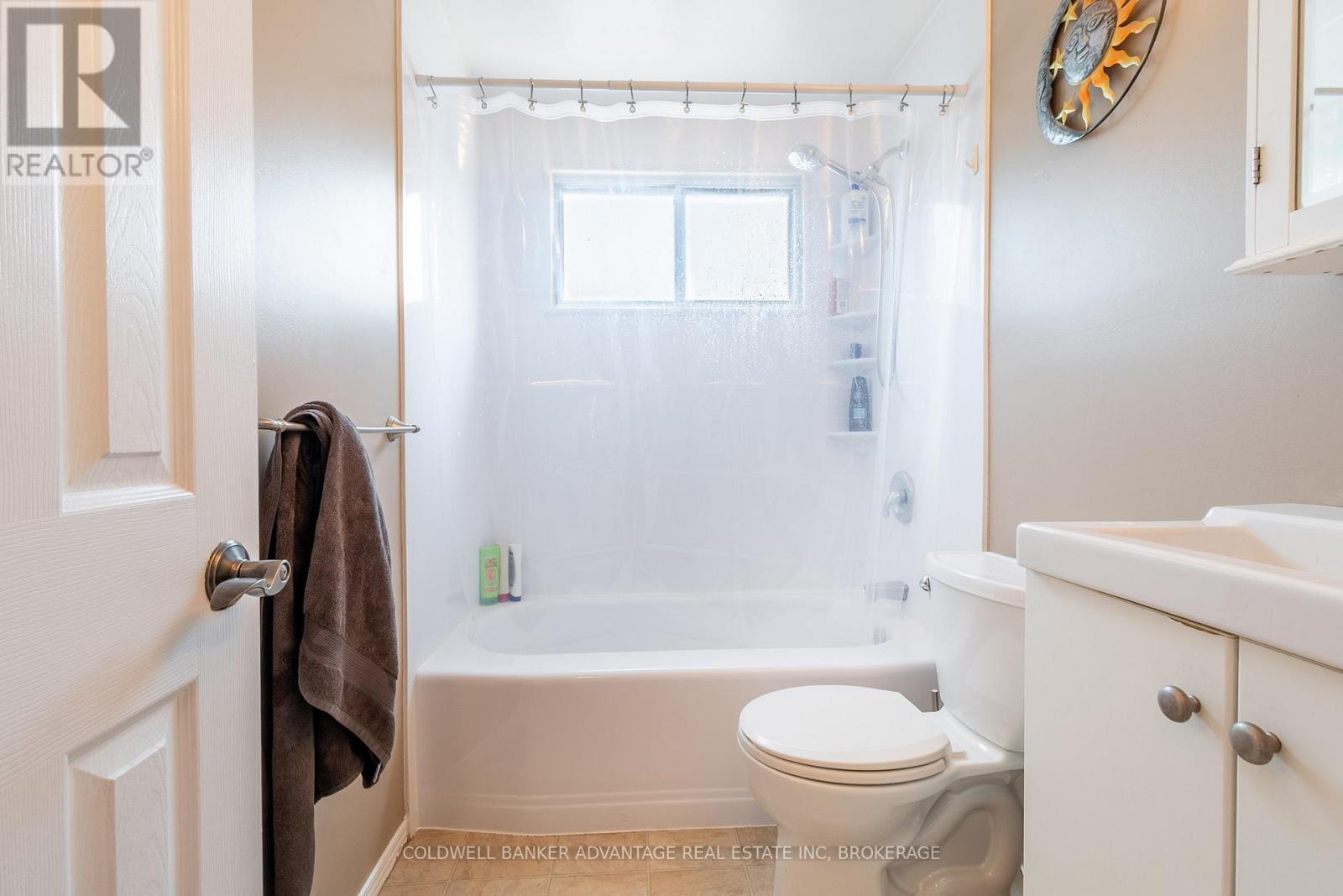 141 Linwell Road, St. Catharines (Lakeport), ON - Indoor Photo Showing Bathroom