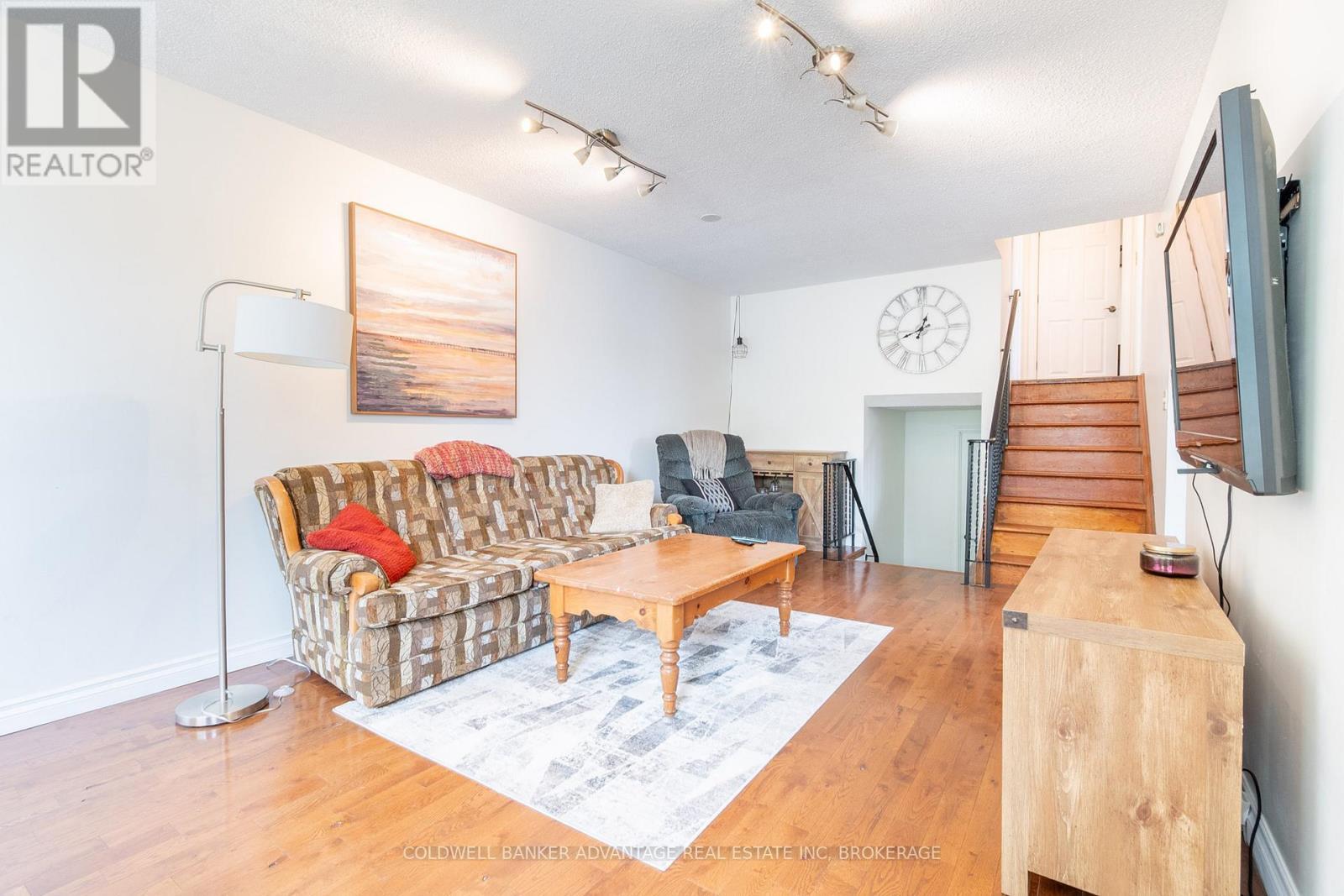 141 Linwell Road, St. Catharines (Lakeport), ON - Indoor Photo Showing Living Room