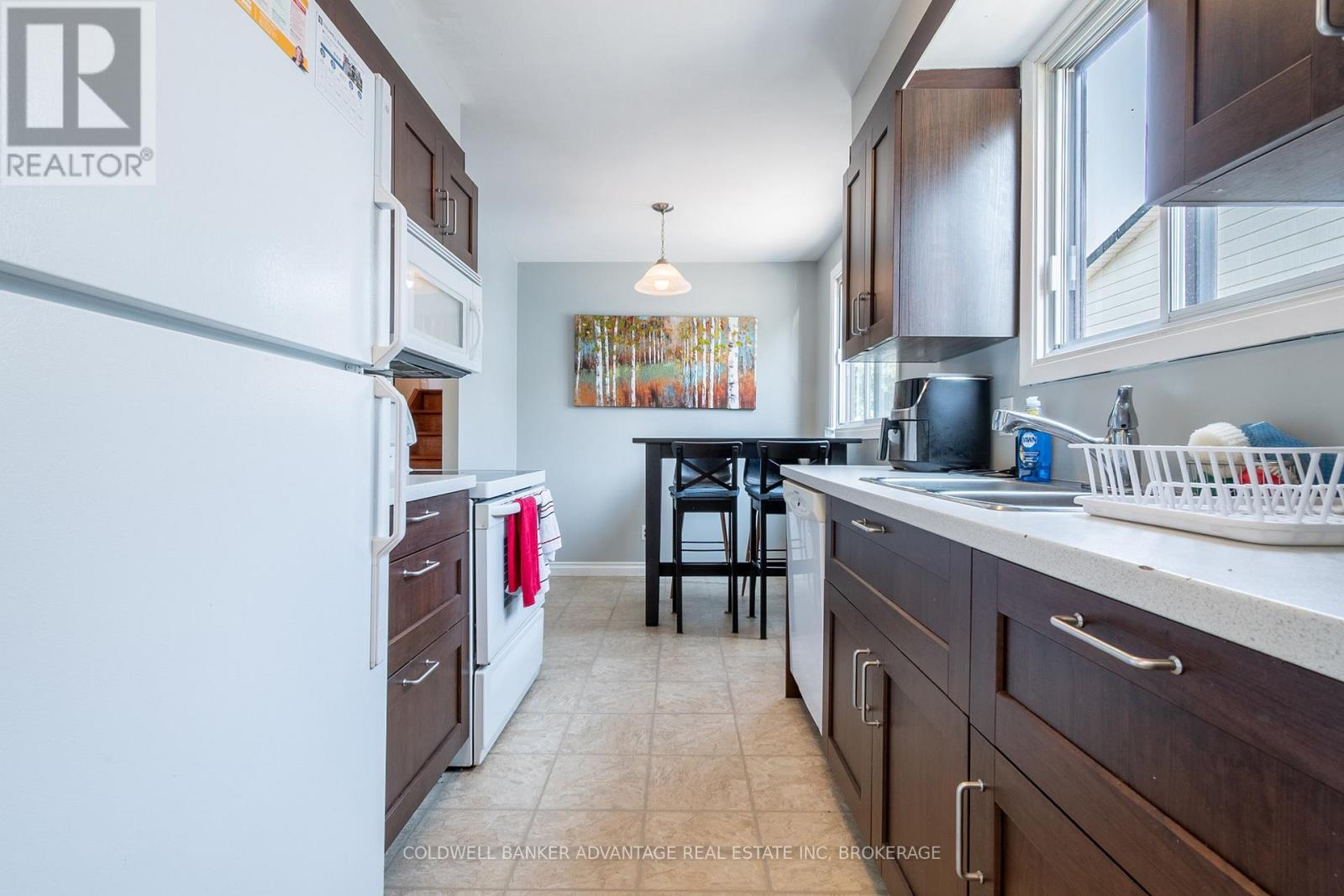 141 Linwell Road, St. Catharines (Lakeport), ON - Indoor Photo Showing Kitchen