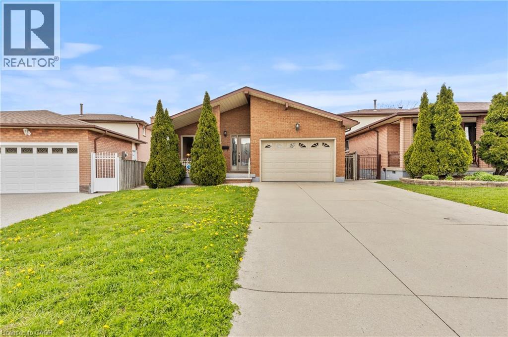 14 Indian Crescent, Hamilton, ON - Outdoor With Facade