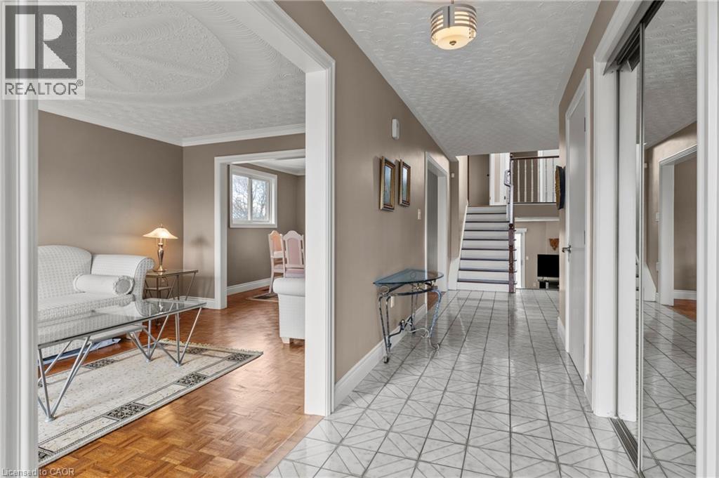 14 Indian Crescent, Hamilton, ON - Indoor Photo Showing Other Room