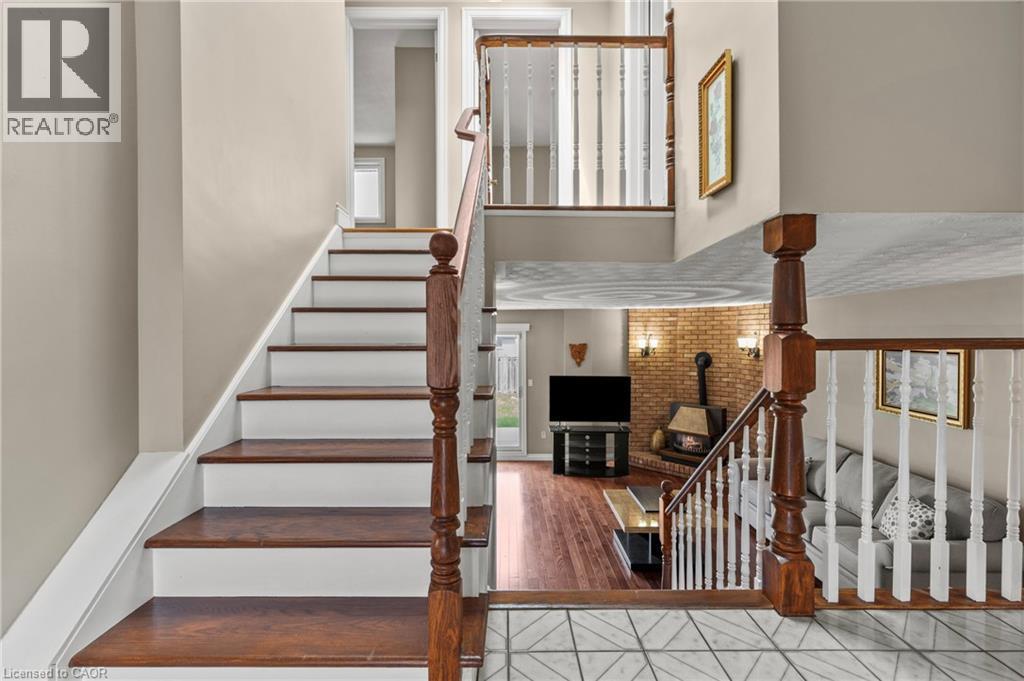 14 Indian Crescent, Hamilton, ON - Indoor Photo Showing Other Room