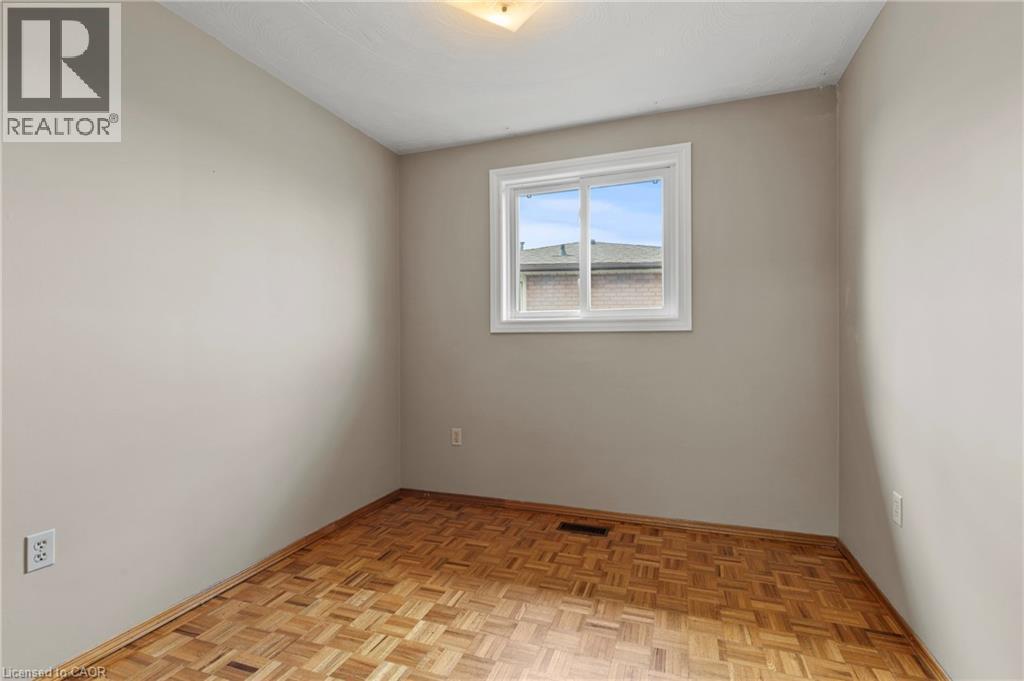 14 Indian Crescent, Hamilton, ON - Indoor Photo Showing Other Room