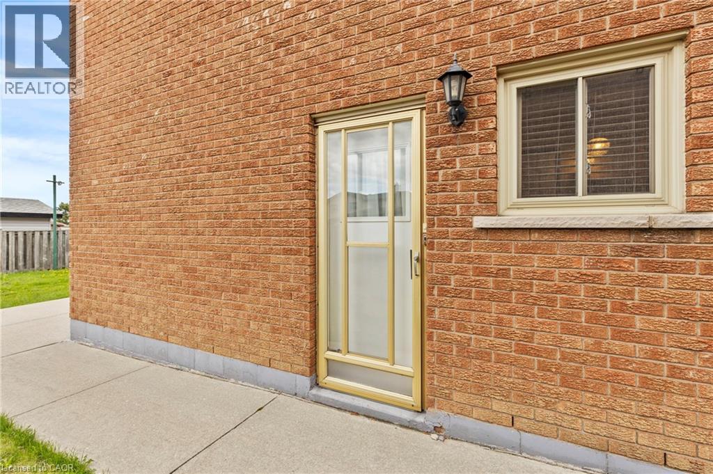 14 Indian Crescent, Hamilton, ON - Outdoor With Exterior