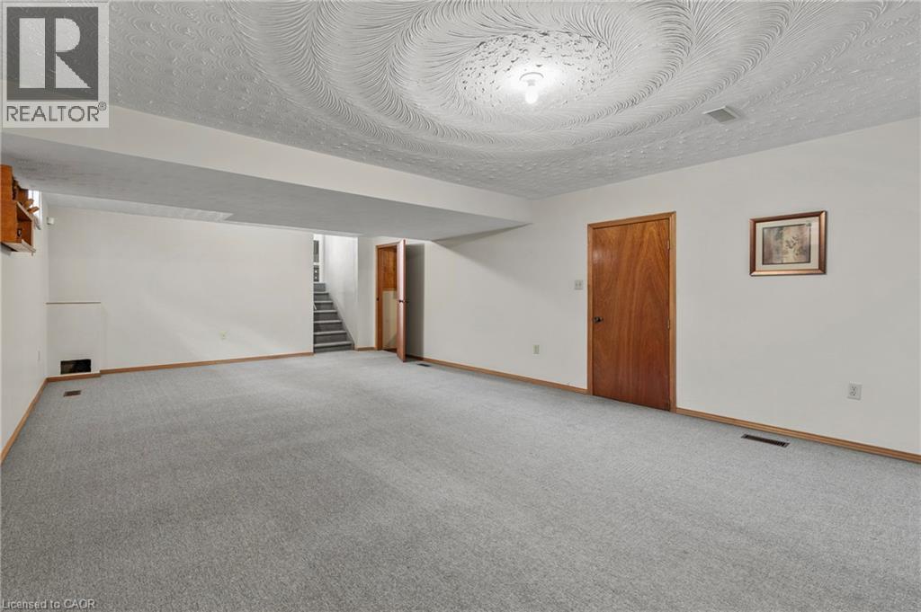 14 Indian Crescent, Hamilton, ON - Indoor Photo Showing Other Room