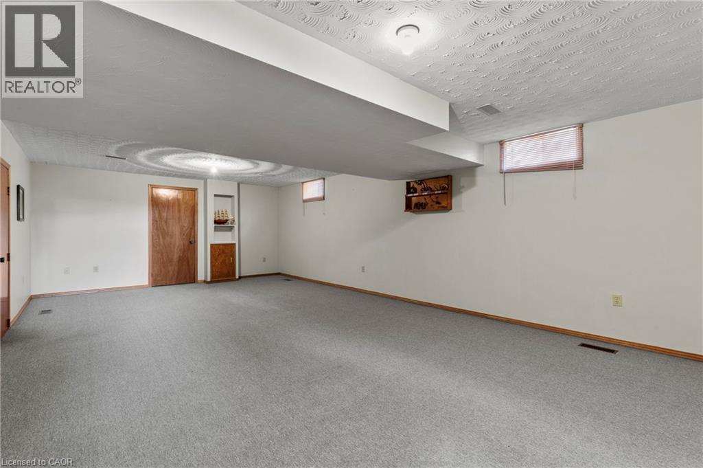 14 Indian Crescent, Hamilton, ON - Indoor Photo Showing Other Room