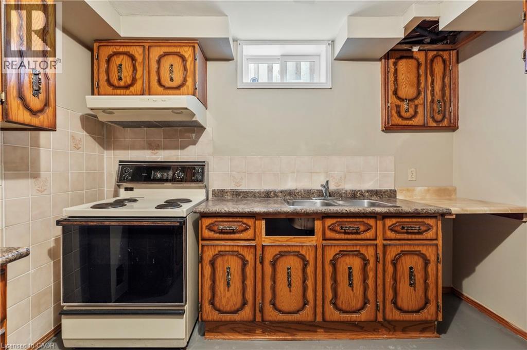 14 Indian Crescent, Hamilton, ON - Indoor Photo Showing Kitchen With Double Sink